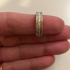 Sterling silver patterned band